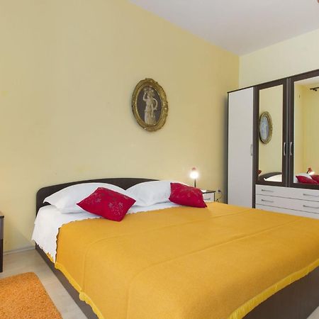 Apartments Vince Примоштен Экстерьер фото