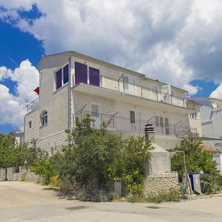 Apartments Vince Примоштен Экстерьер фото