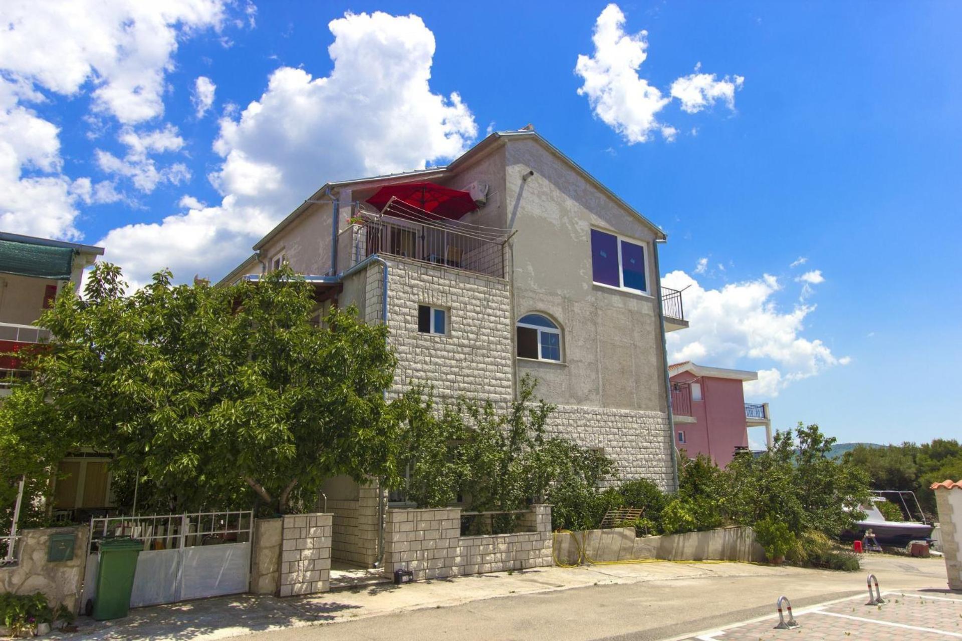 Apartments Vince Примоштен Экстерьер фото