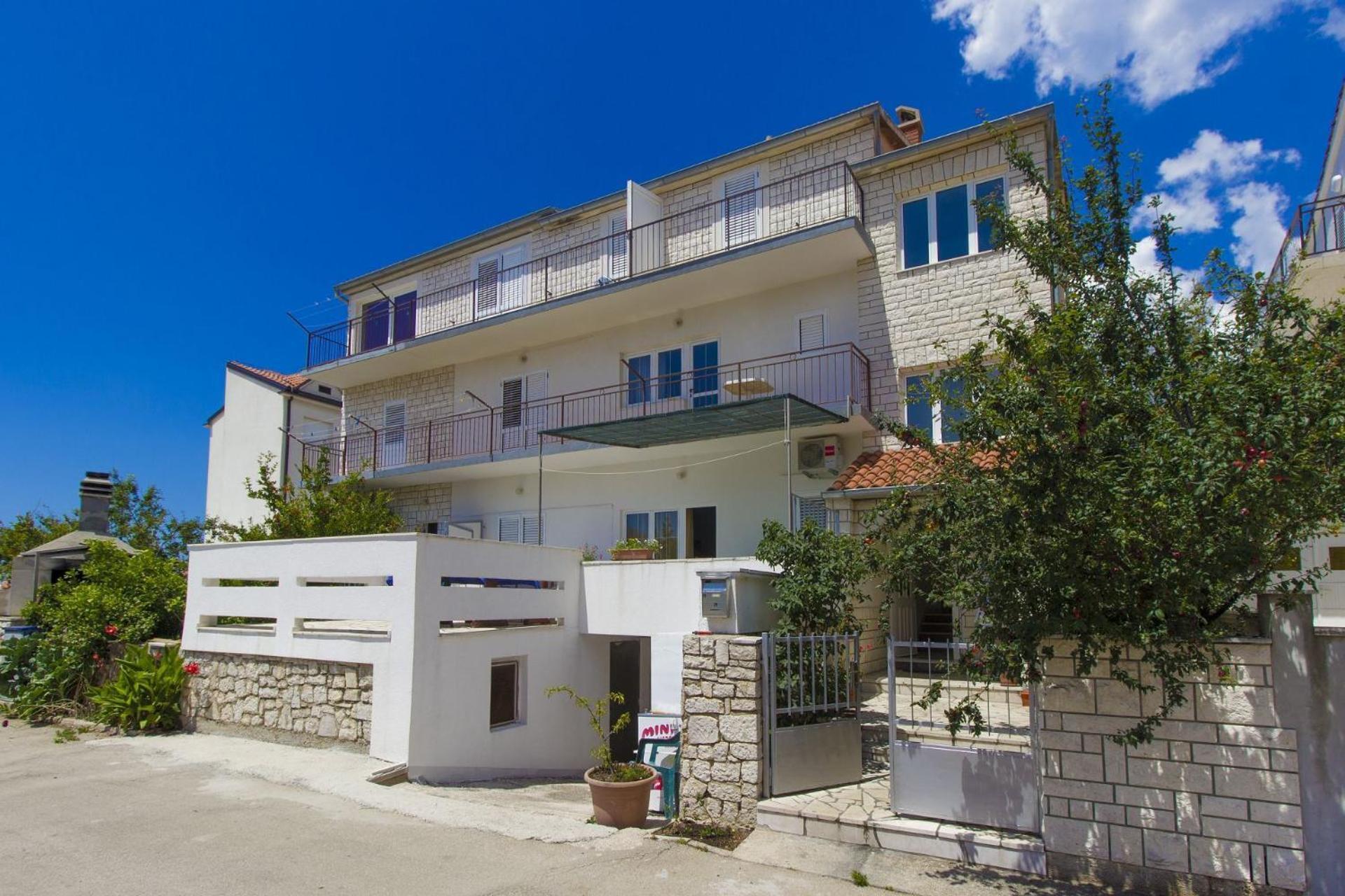 Apartments Vince Примоштен Экстерьер фото