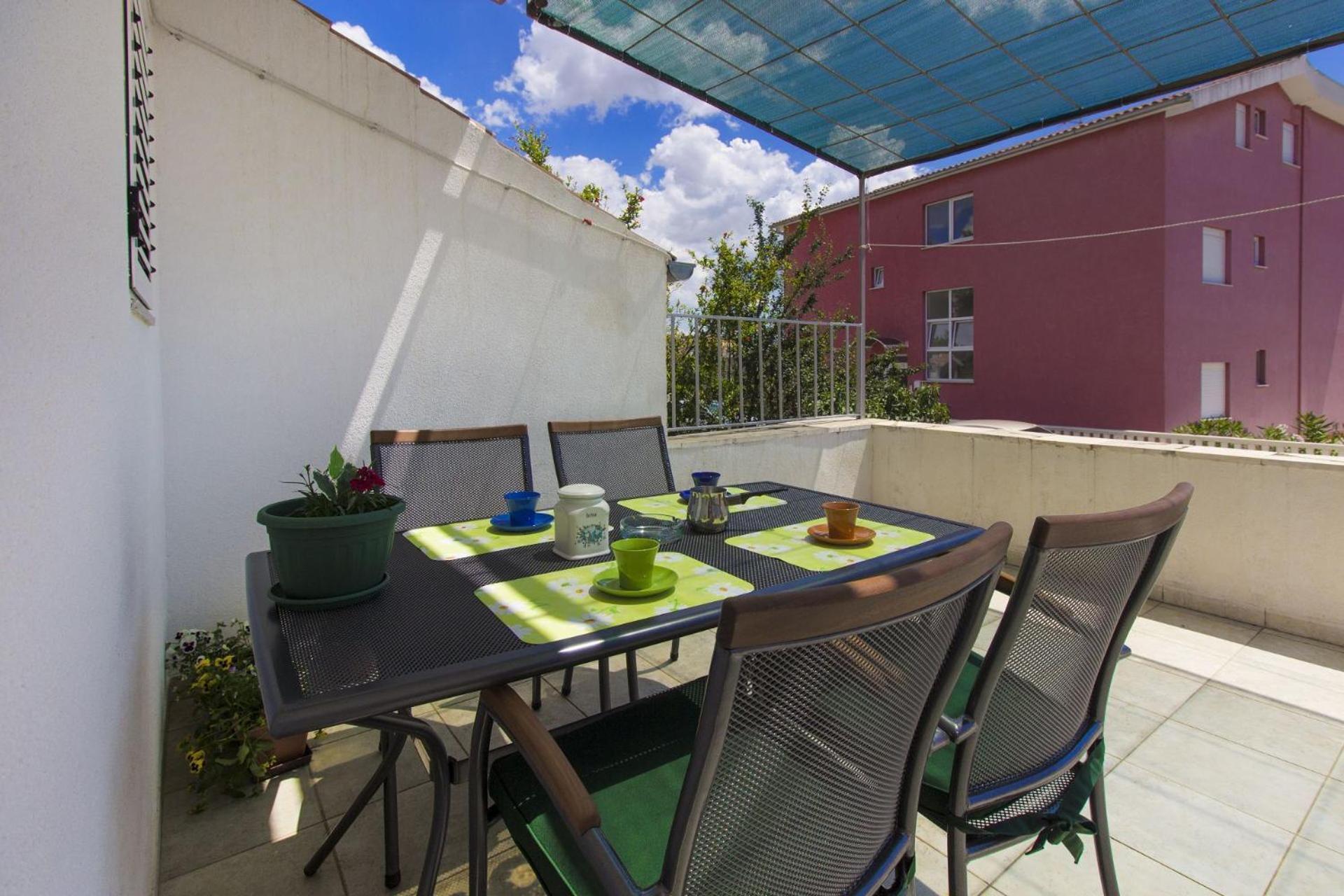Apartments Vince Примоштен Экстерьер фото